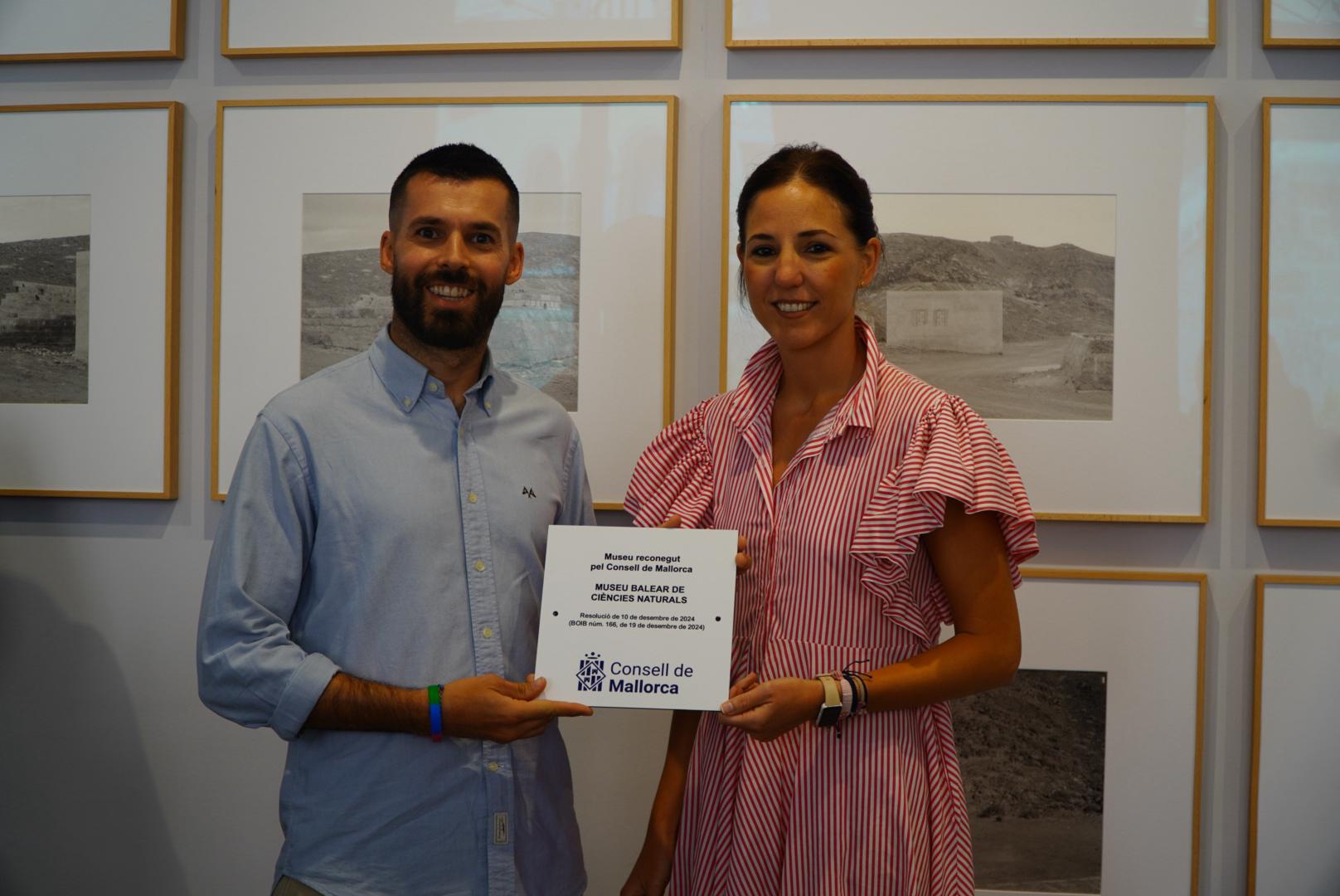 Entrega de placas acreditativas de museos 