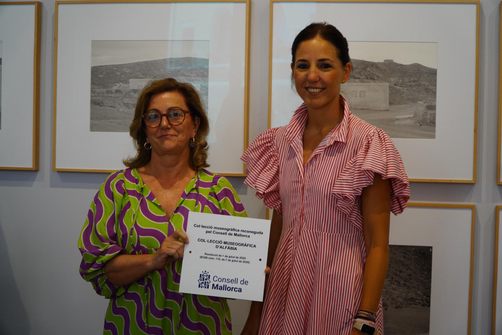 Entrega de placas acreditativas de museos 