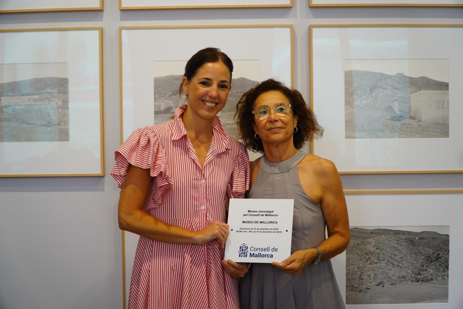 Entrega de placas acreditativas de museos 