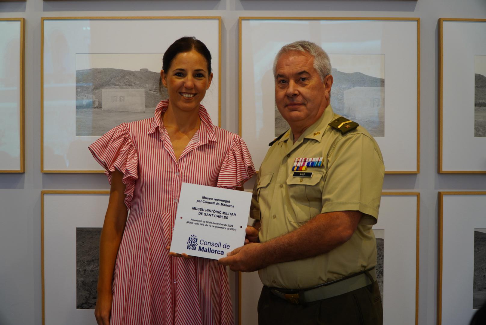 Entrega de placas acreditativas de museos 