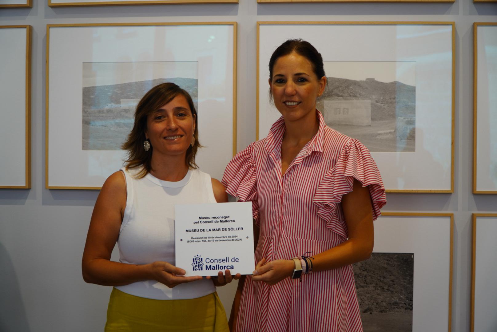 Entrega de placas acreditativas de museos 