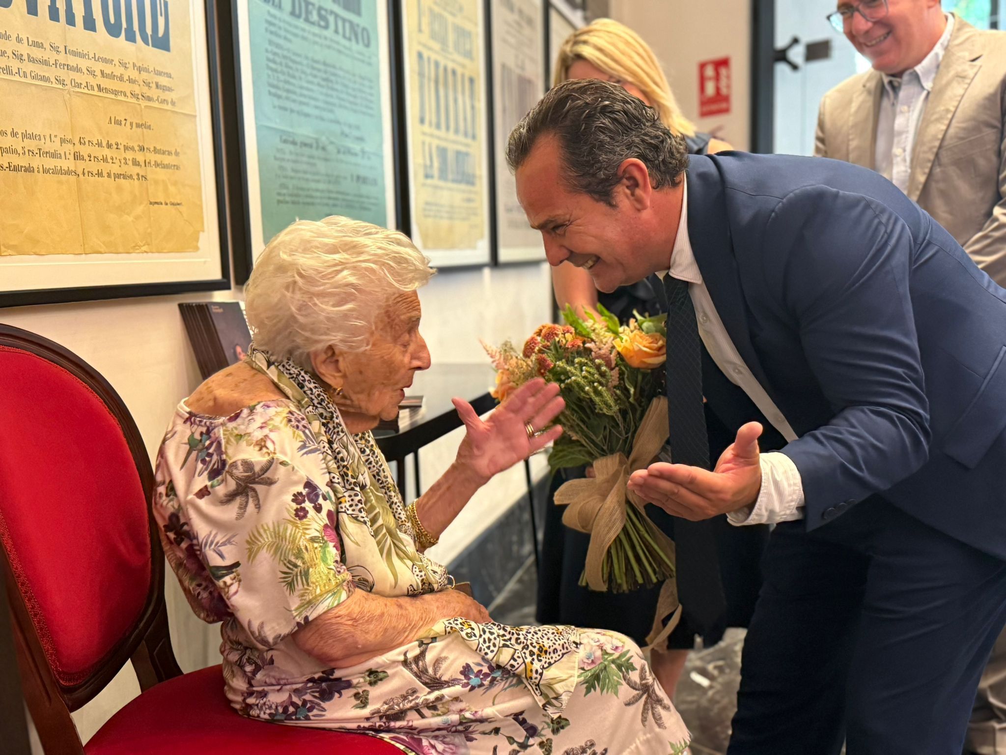 De derecha a izquierda: el consejero de Presidencia, Toni Fuster y Maria del Carme Capó