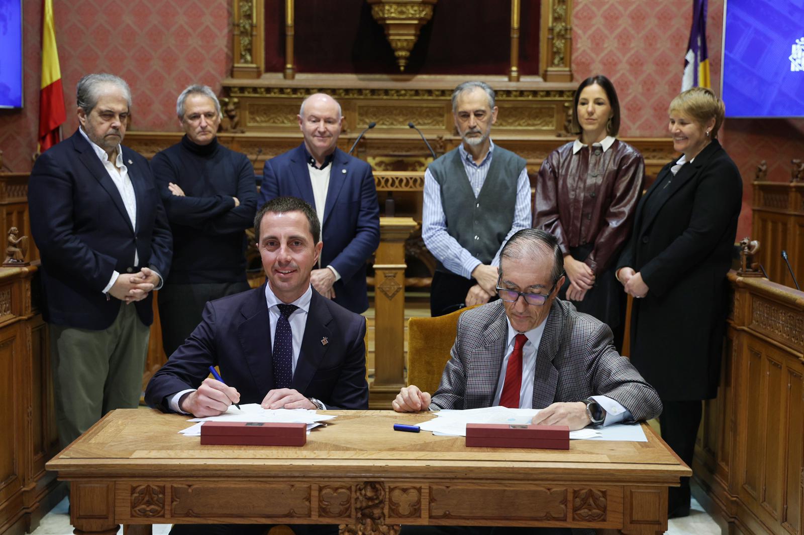 Signatura davant notari de la compra de Sa Fàbrica Nova de Sóller