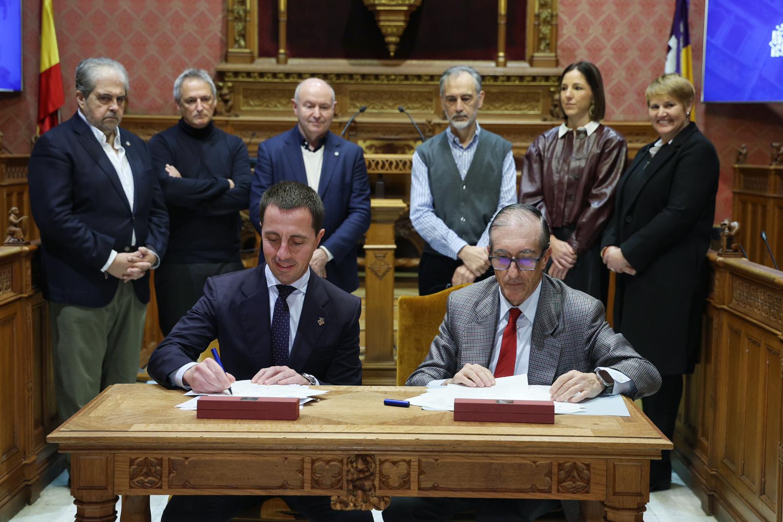 Signatura davant notari de la compra de Sa Fàbrica Nova de Sóller