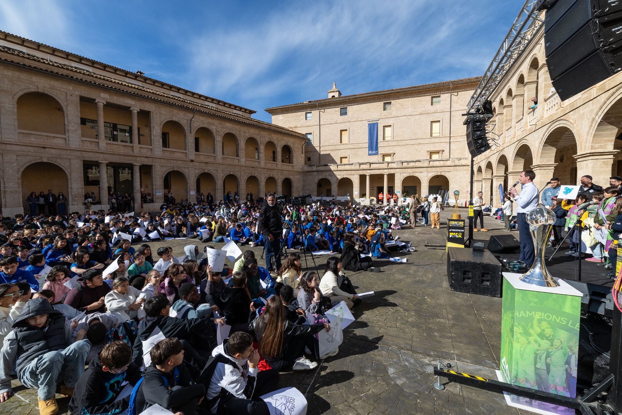 Celebración del Día Escolar de la No-Violencia y la Paz