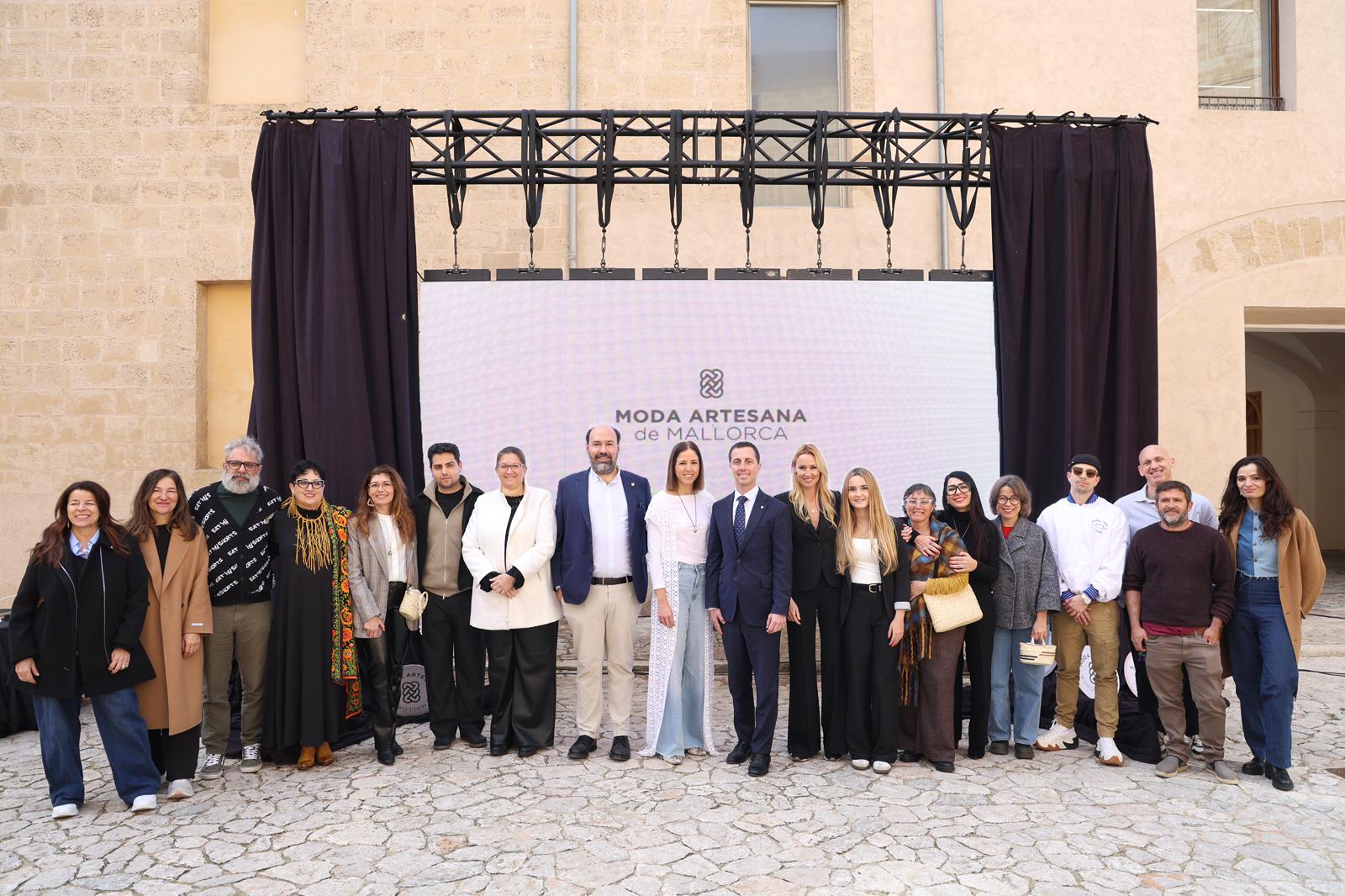 Presentació de la primera gran desfilada de Moda Artesana de Mallorca.