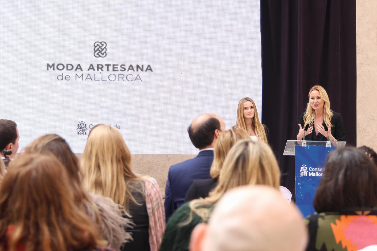 Carolina Cerezuela i la seva filla, Carla Moyà, ambaixadores de la marca Moda Artesana de Mallorca.