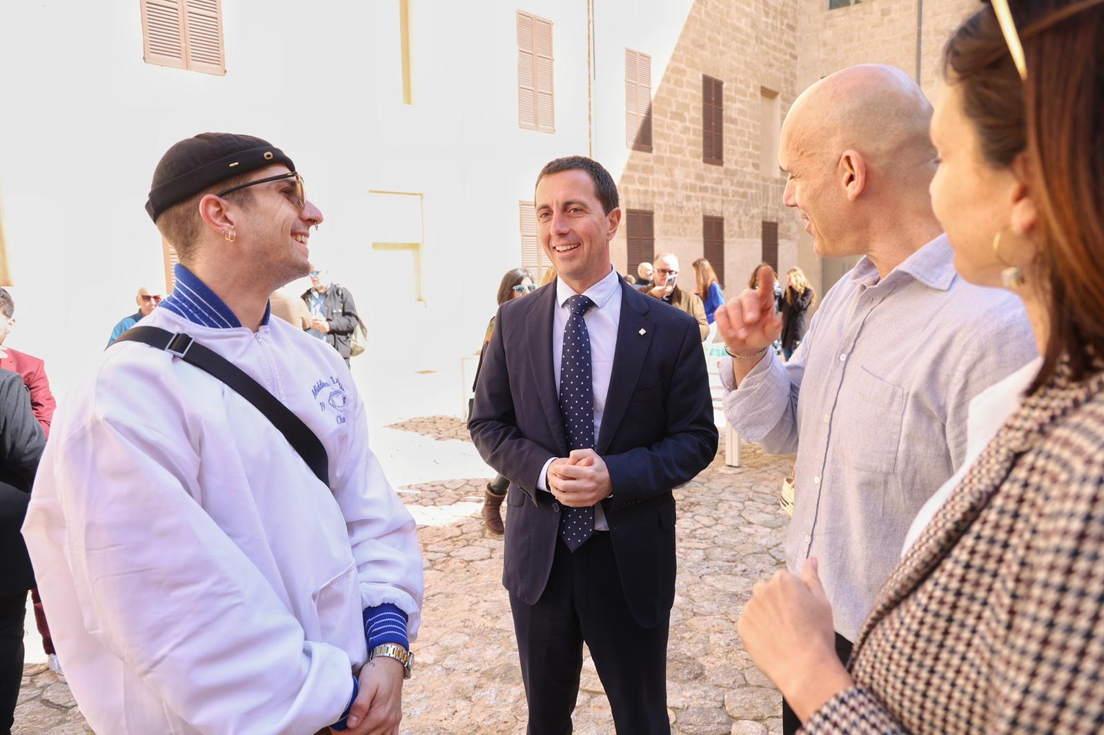 Presentació de la primera gran desfilada de Moda Artesana de Mallorca.