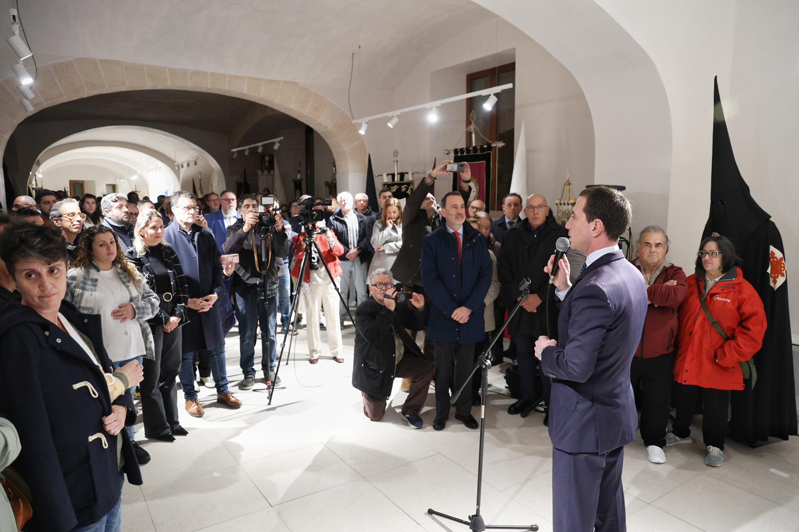 Inauguración de las dos exposiciones de Semana Santa en La Misericòrdia.