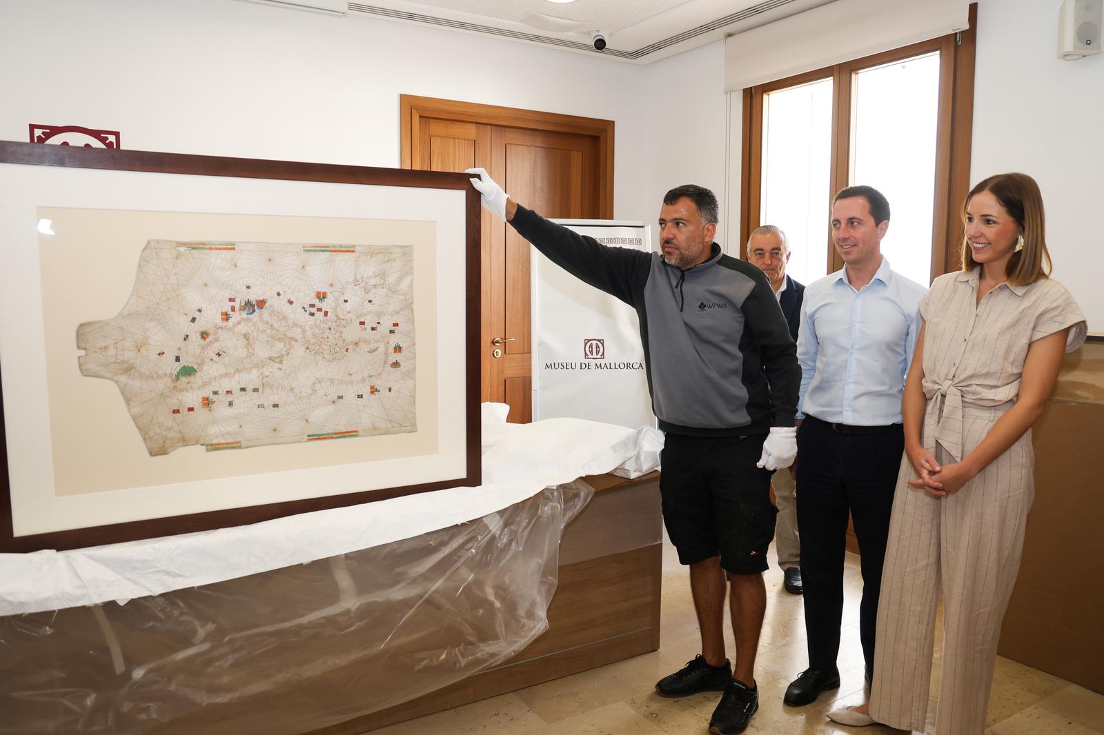 Recepció de la carta portolana al Museu de Mallorca.