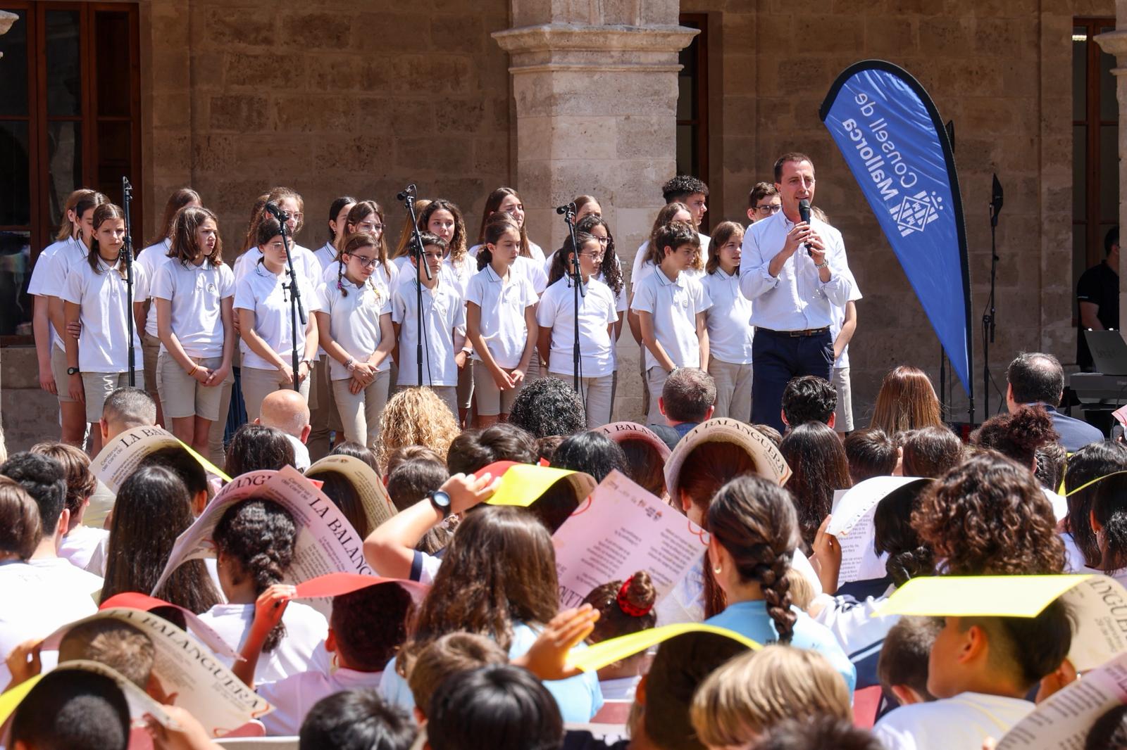 Celebració de la cantata col·lectiva de «La Balanguera» al pati dels Homes a la Misericòrdia.