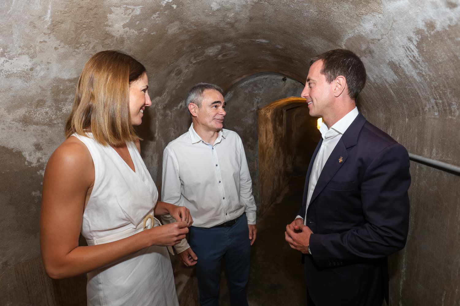 El president del Consell de Mallorca, Llorenç Galmés i la vicepresidenta i consellera de Cultura i Patrimoni, Antònia Roca al refugi antiaeri de Palau del Consell.