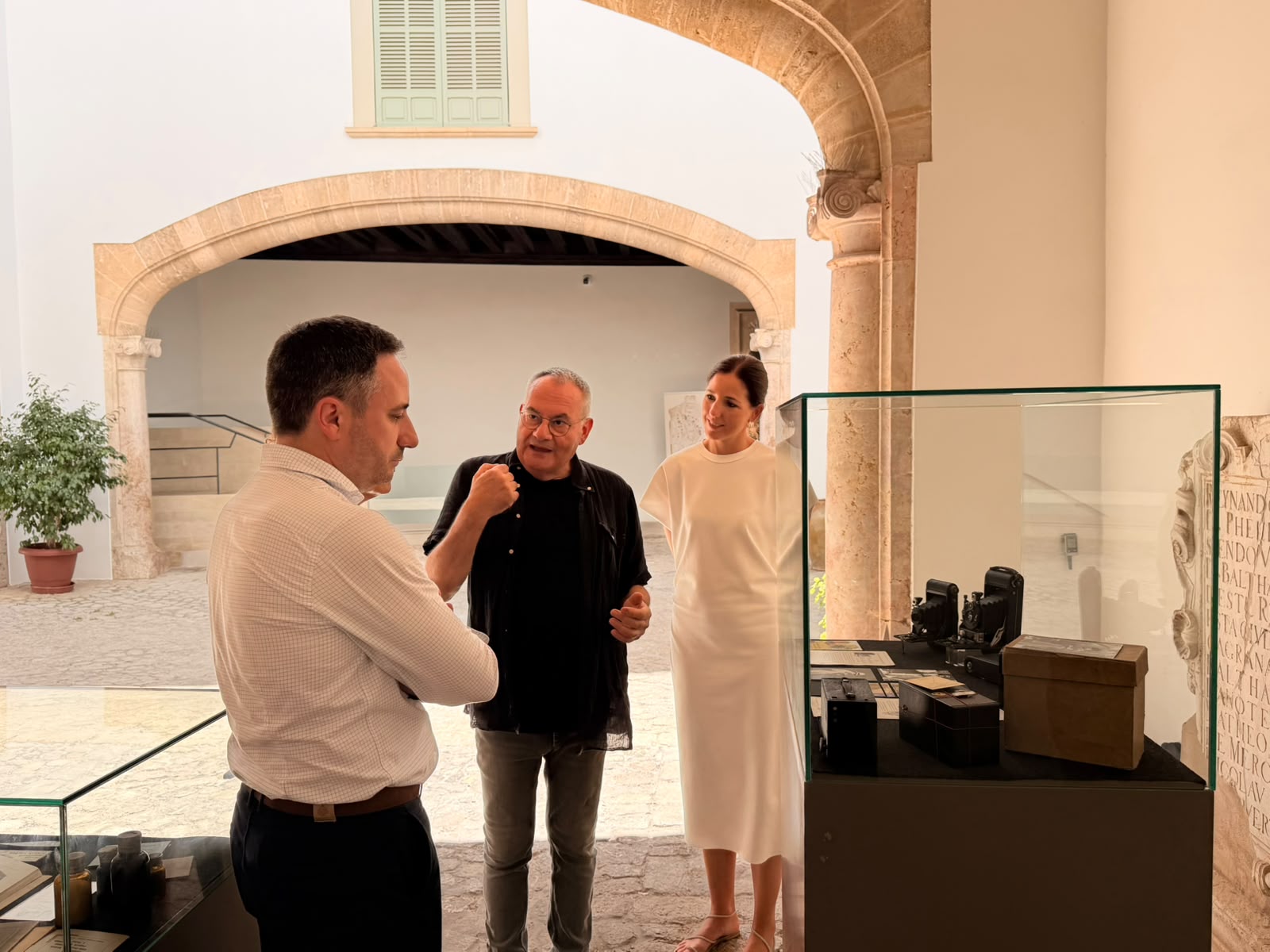 Presentación de la exposición «Negatius de Sol» en el Museo de Mallorca.