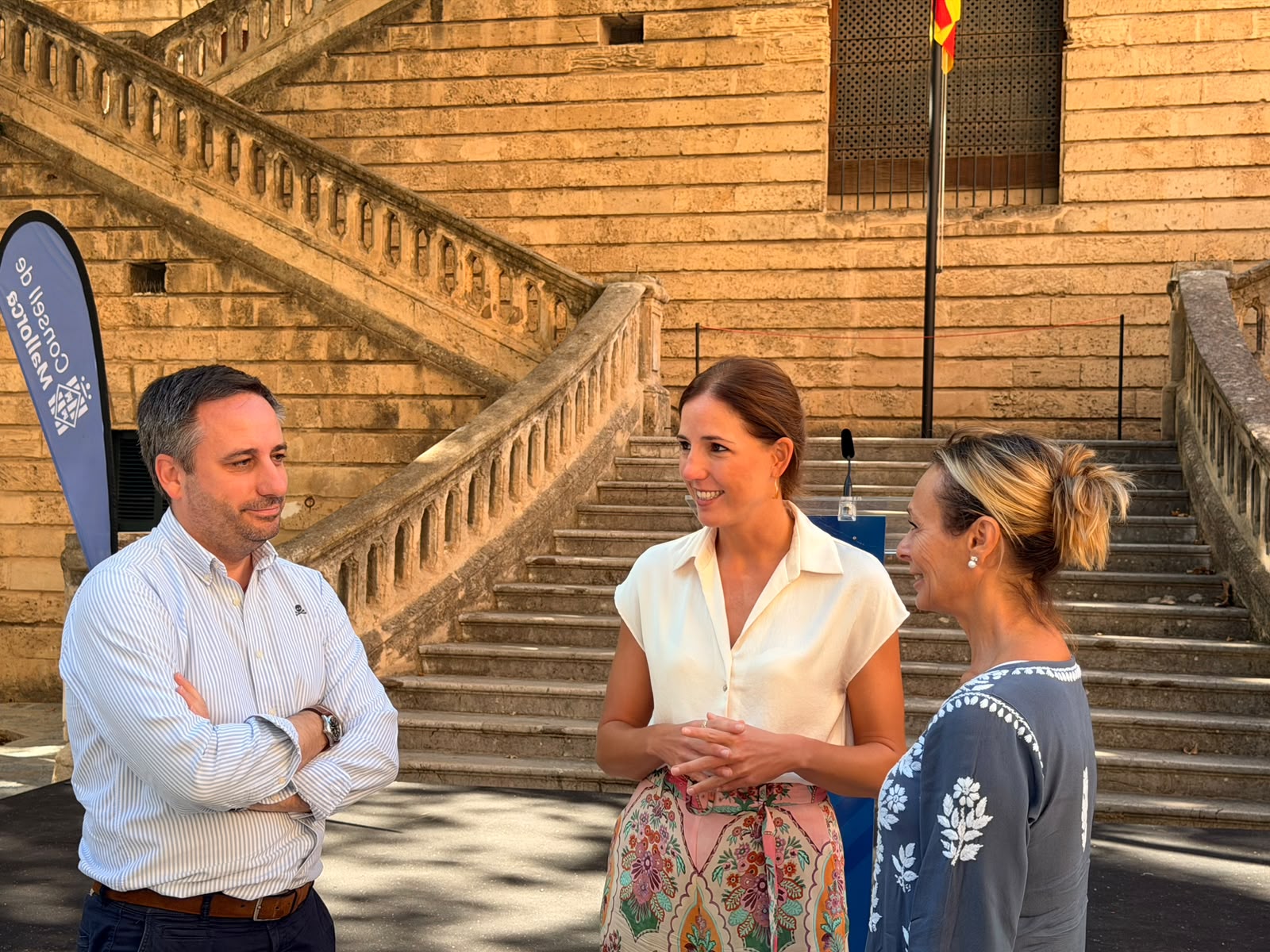 El director insular de Cultura, Andrés Ferrer i la vicepresidenta i consellera de Cultura i Patrimoni, Antònia Roca.