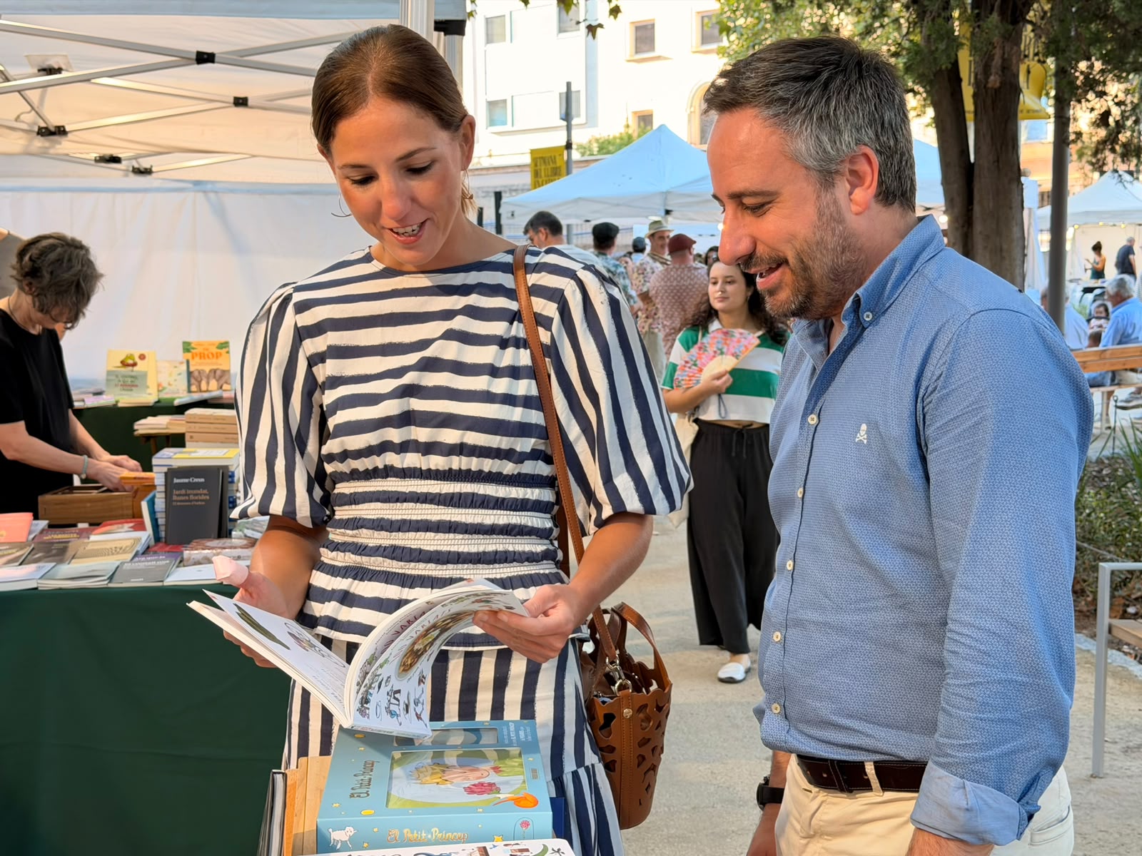 La vicepresidenta i consellera de Cultura i Patrimoni, Antònia Roca i el director insular de Cultura, Andrés Ferrer.