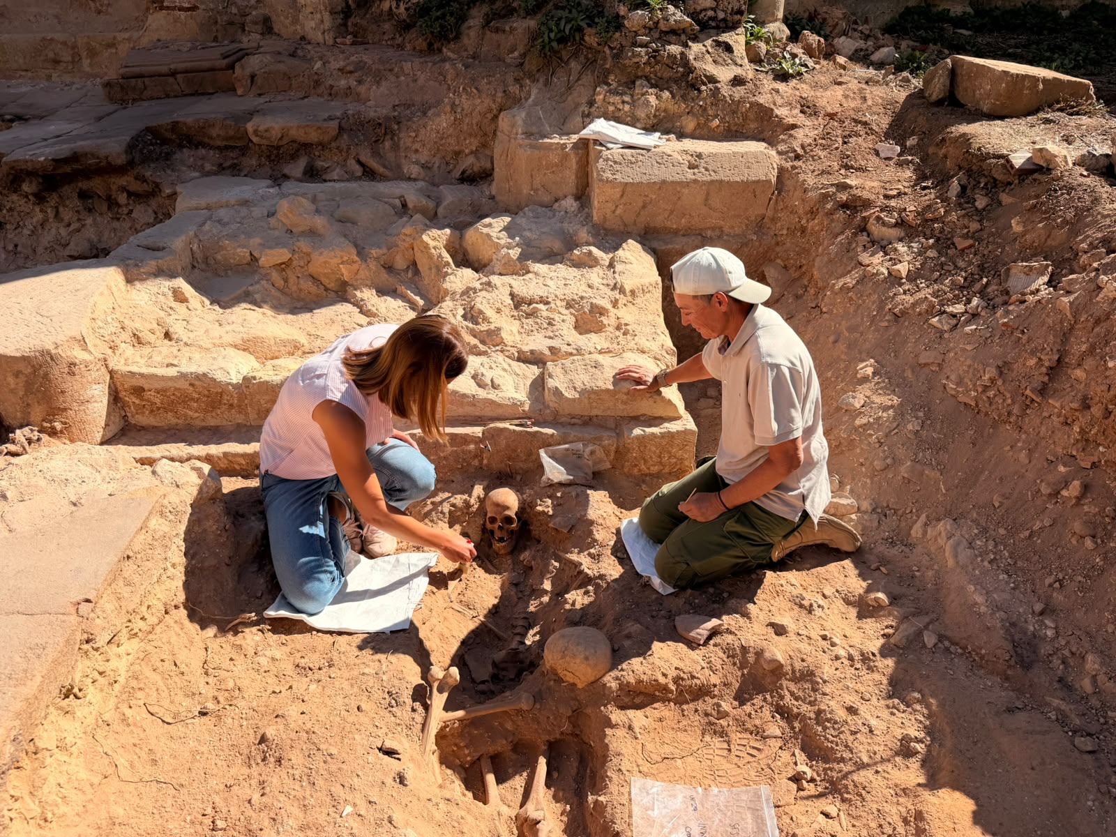 Visita a las excavaciones arqueológicas de Soria, en el Convento de Sant Francisco.