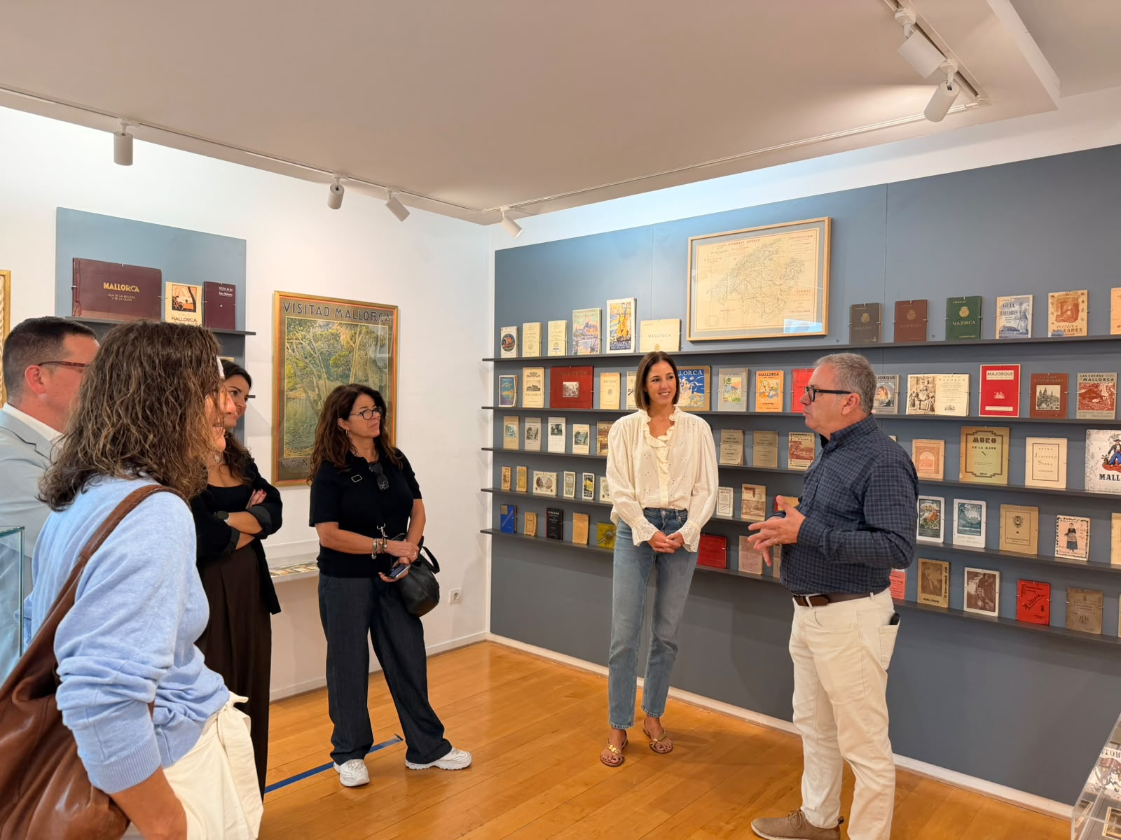 Valldemossa acoge la exposición «Viatgers a l’illa. Un paradís de paper» de la Fundació Coll Bardolet