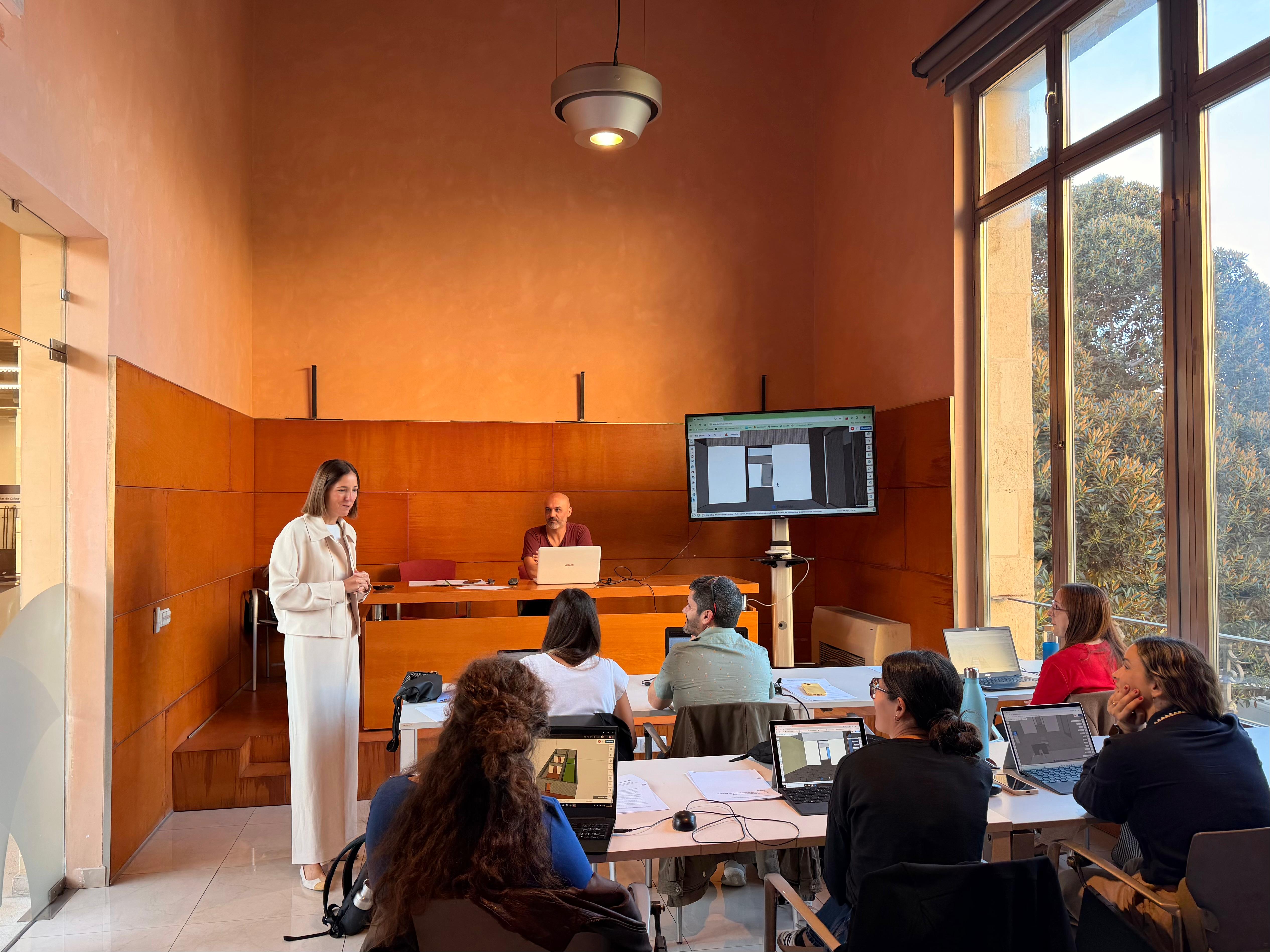 Visita de la vicepresidenta del Consell de Mallorca i consellera de Cultura i Patrimoni, Antònia Roca al alumnes del curs.