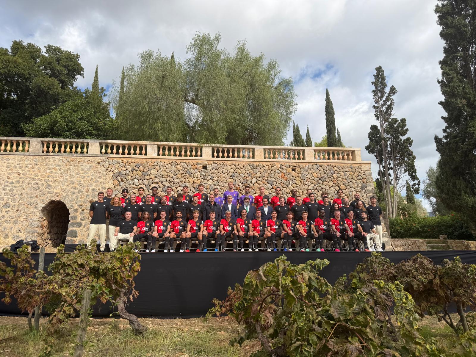 Consell de Mallorca hosts RCD Mallorca for official team photo