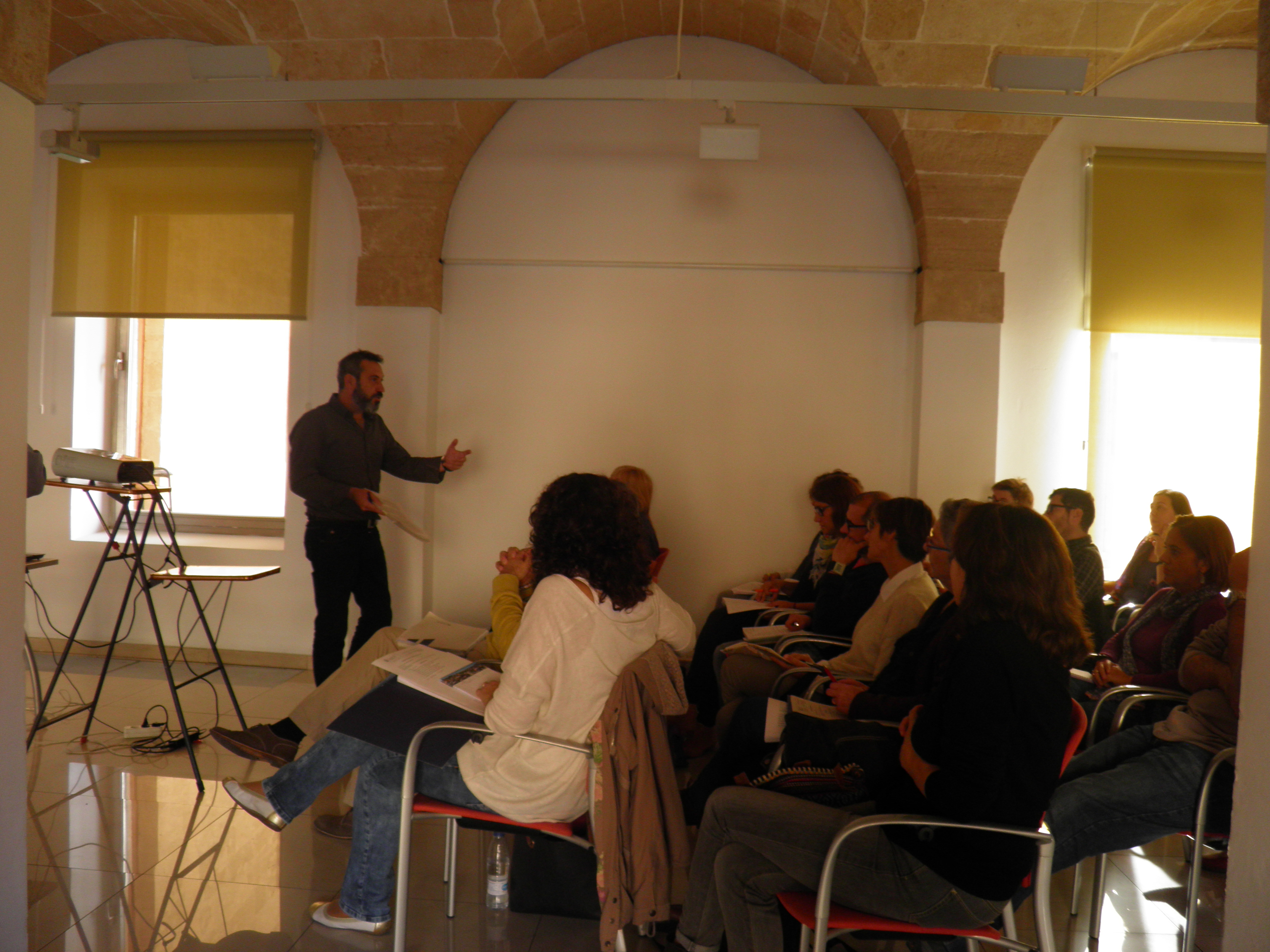 Creus_explicacio_reunio_biblioteques.JPG