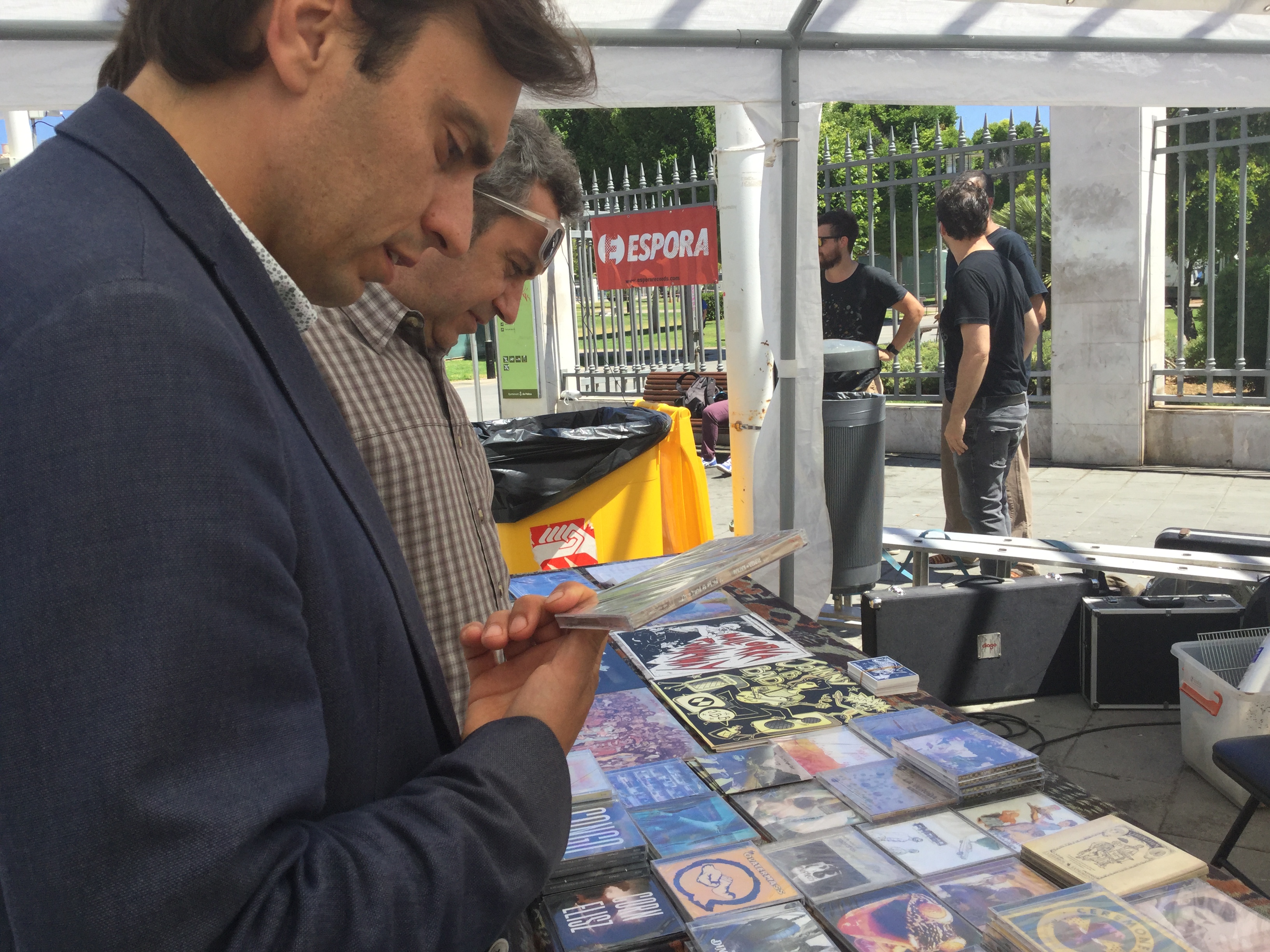 xesc_rafel_estand_discos.JPG