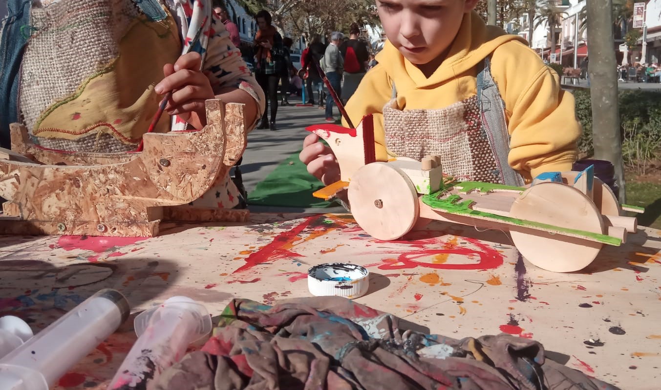 Espacio Isla de los inventos y juegos reciclados