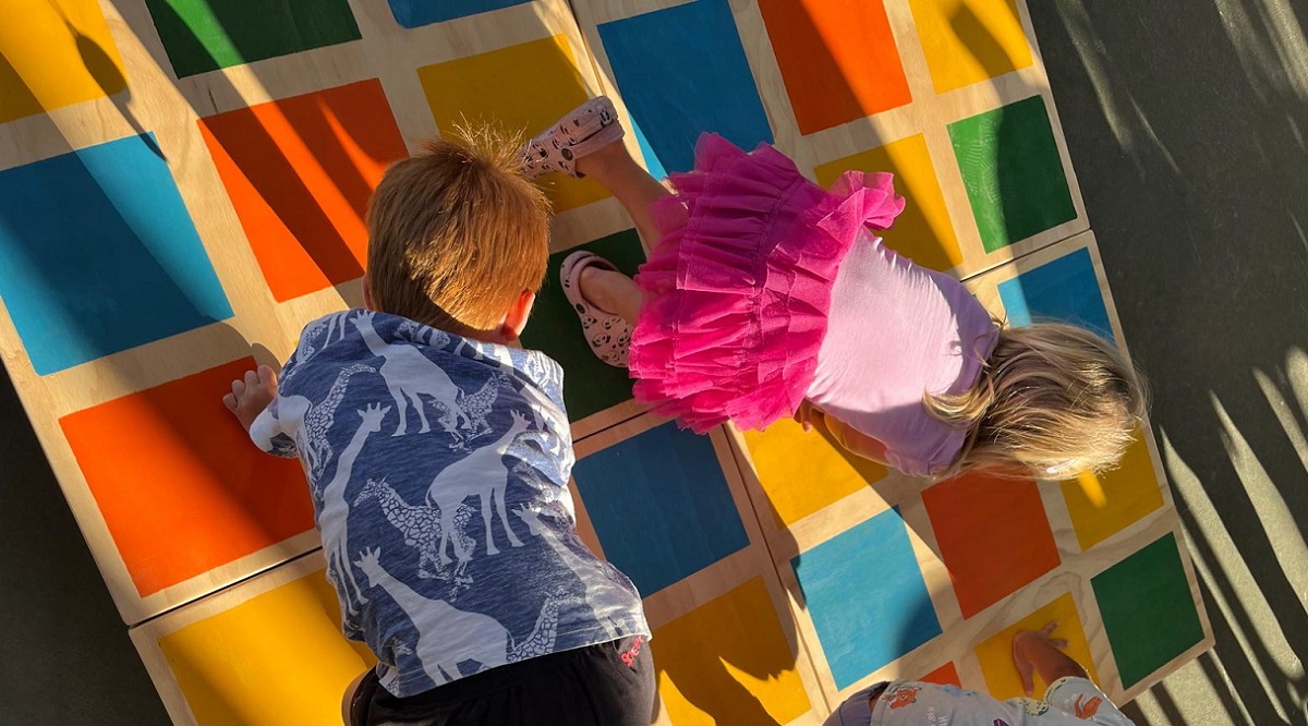 Ludoteca de fusta coeduactiva: twister