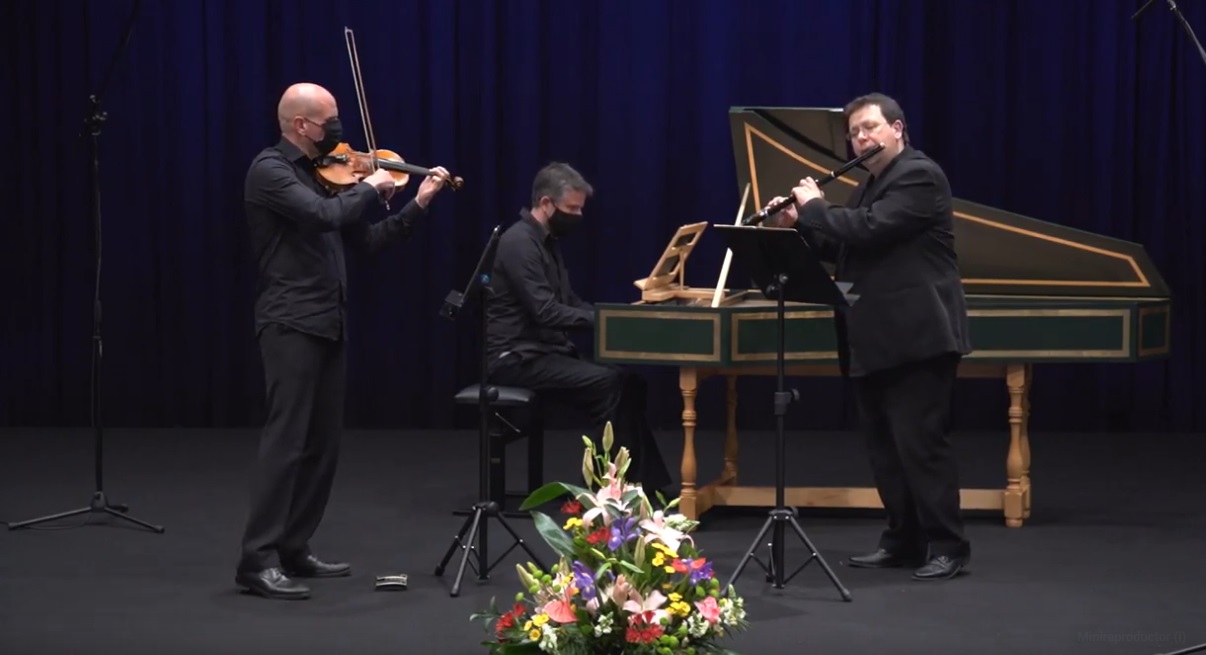 Tiaviolí Trio