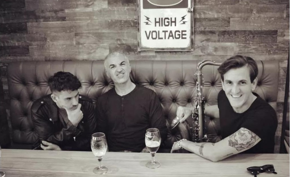 Concierto Hot dogs trio