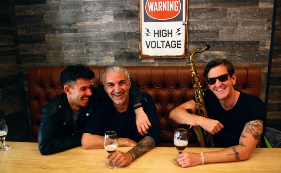 Concierto Hot dogs trio