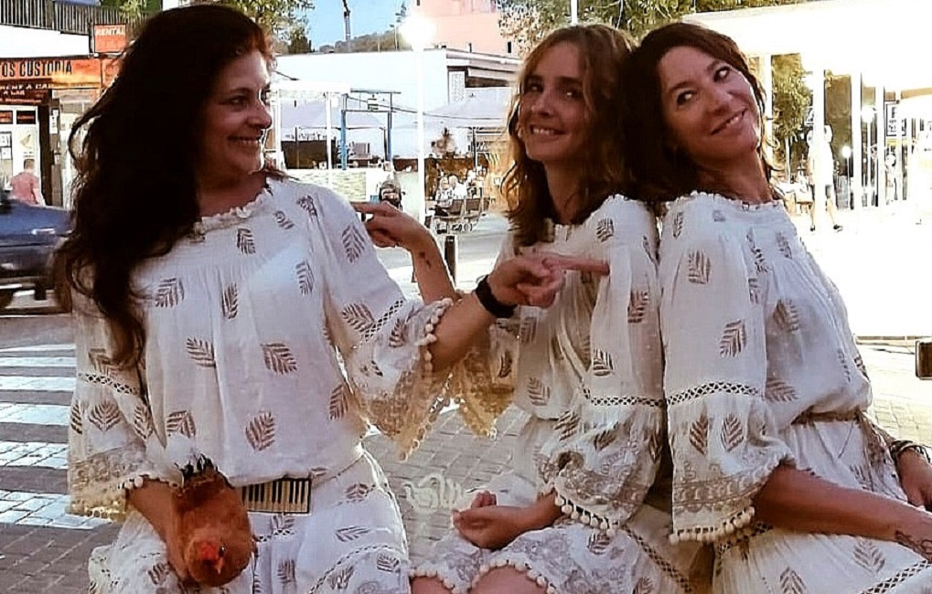 Chicken sisters