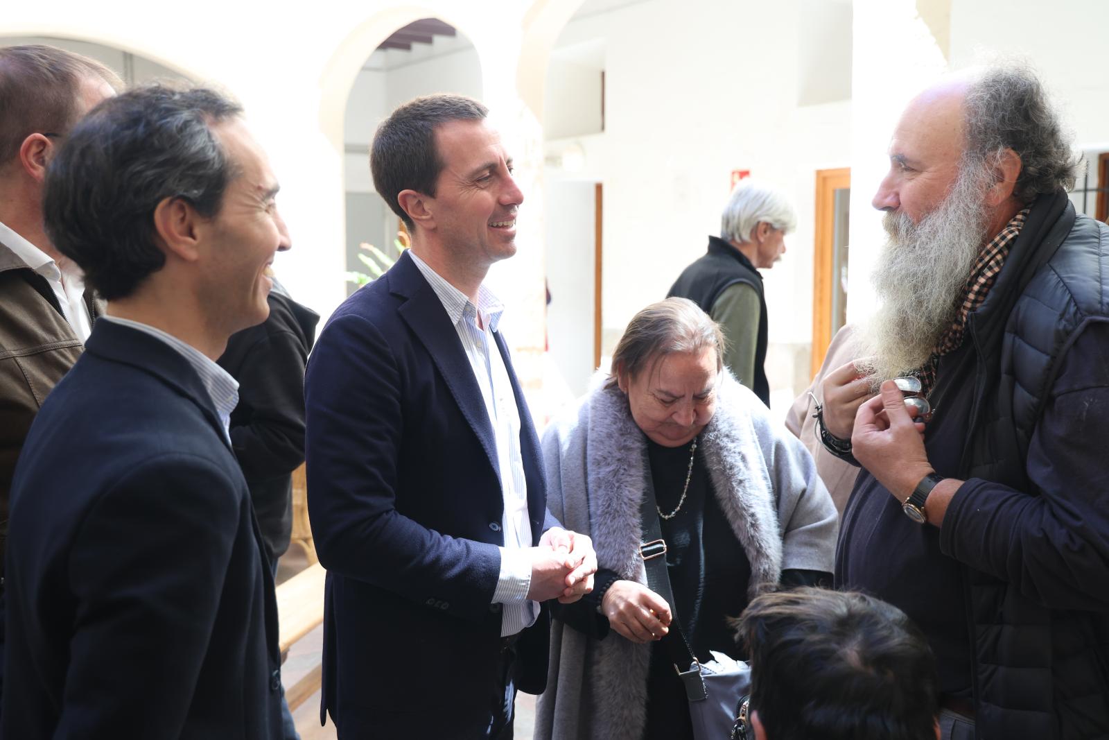 Llorenç Galmés celebra el Jueves Santo con residentes y profesionales del albergue Casa de Familia