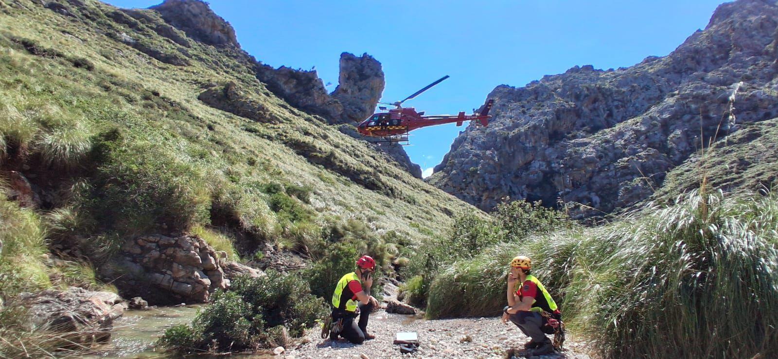 Bombers de Mallorca incorpora mochilas satelitales para rescates en zonas sin cobertura